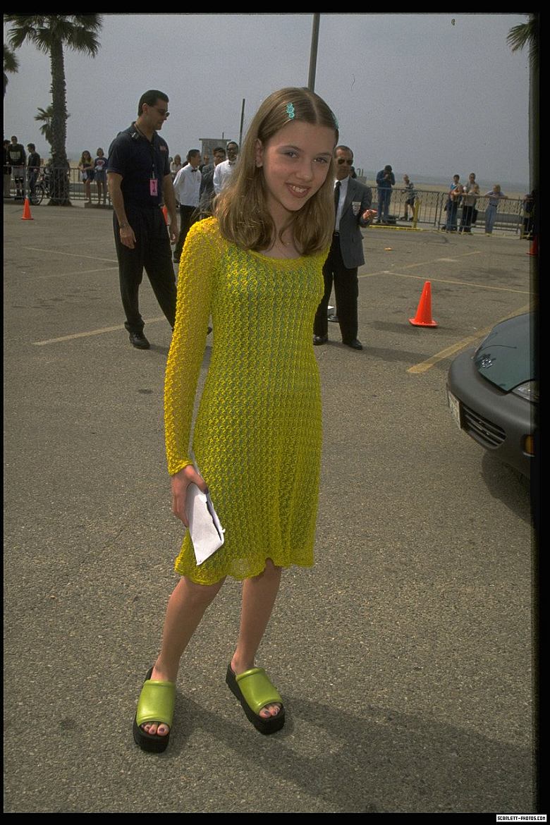 Scarlett Johansson (12 años) Scarlett Johansson (12 años)